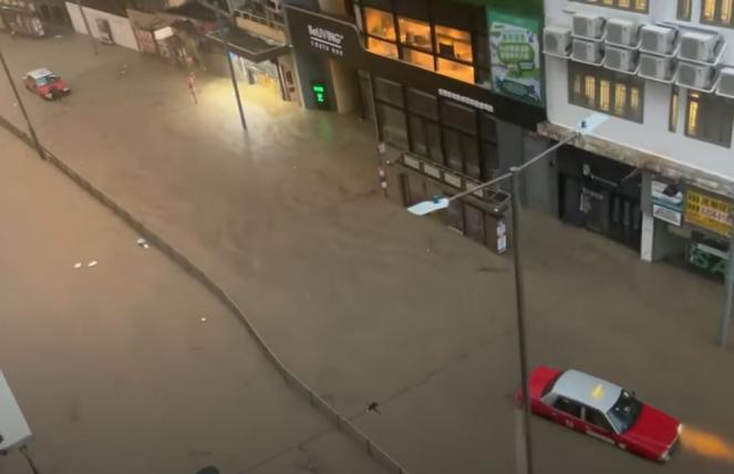 Cronaca meteo: alluvione ad Hong Kong con pioggia record, vittime - VIDEO