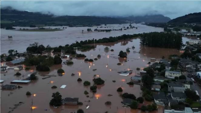Cronaca meteo diretta - Inondazioni catastrofiche in Brasile, decine di vittime e migliaia di sfollati. Foto e video