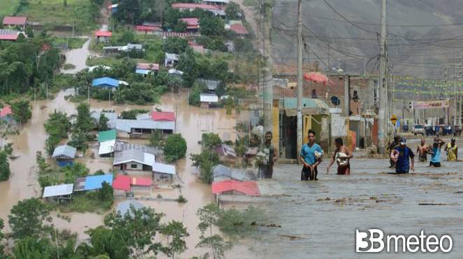 Alluvioni e inondazioni devastano il Perù