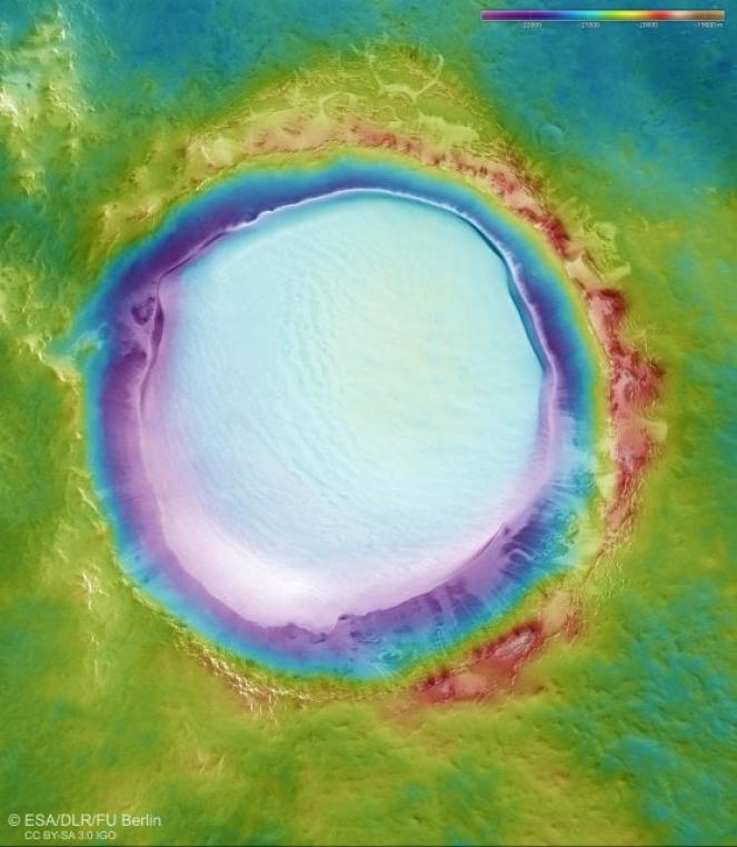 Altra immagine del cratere ricoperto dal ghiaccio. Credit: ESA/DLR/FU Berlin