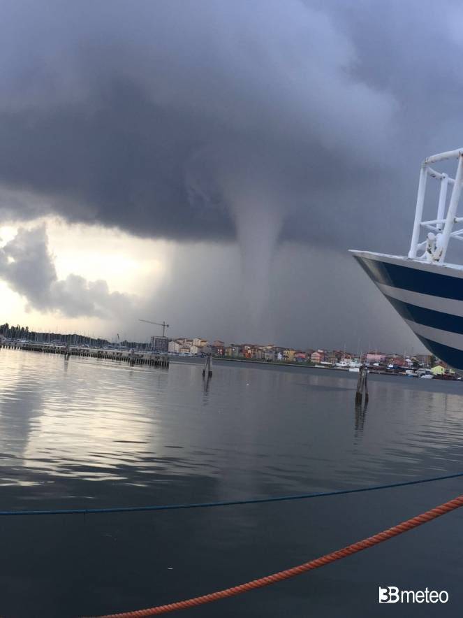 Altro scatto del tornado di Sottomarina