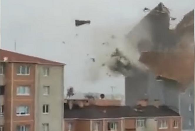 Apocalisse di vento si abbatte su Istanbul, due vittime e gravissimi danni