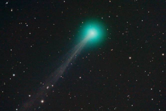 Appuntamento con la cometa Swan il 27 maggio, forse sarà ancora possibile vederla a occhio nudo