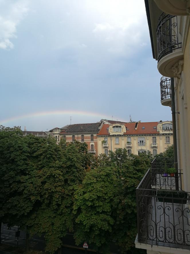 Arcobaleno a Torino dopo il temporale