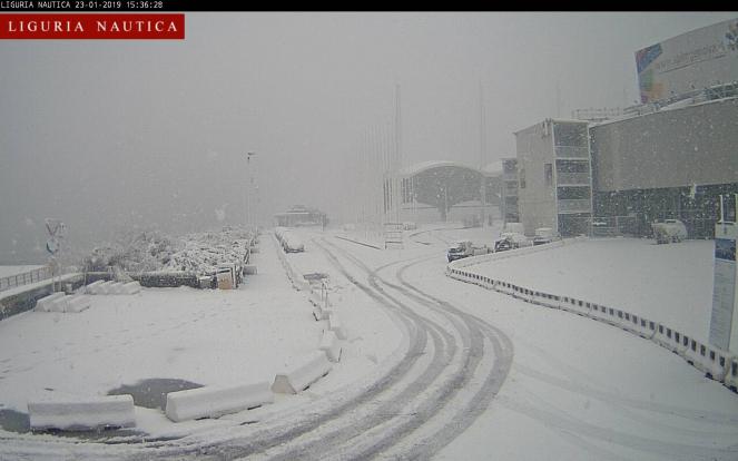 Bufera di neve a Genova - zona Salone Nautico