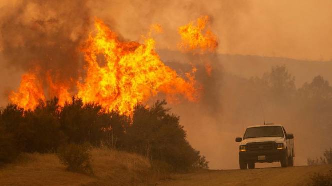 California alle prese con l'incendio più devastante della sua storia