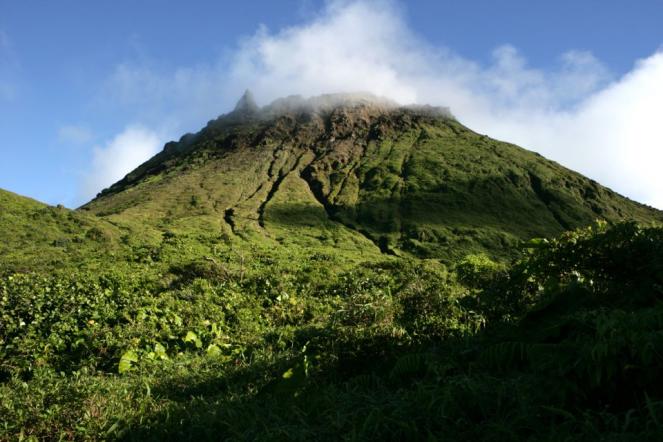 Caraibi, il vulcano La Soufriére si risveglia dopo 42 anni, in migliaia in fuga