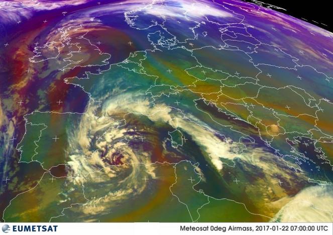 Ciclone mediterraneo ben visibile dalle ultime immagini satellitari