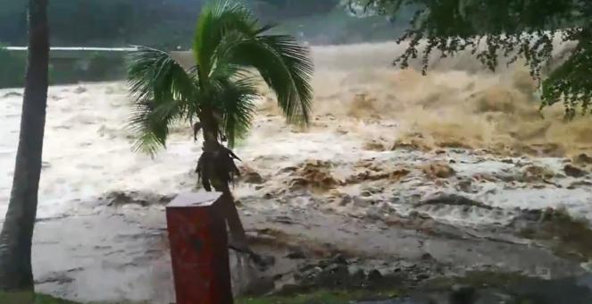 Ciclone tropicale Fakir devasta La Reunion
