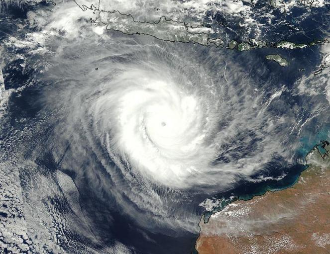 Ciclone tropicale Marcus, categoria 5, al largo dell'Australia