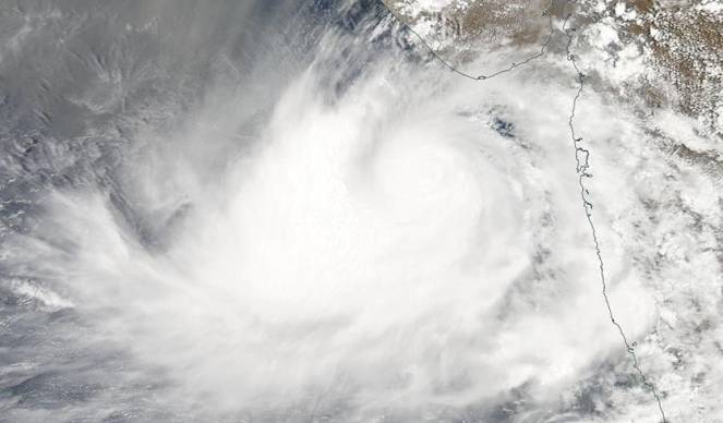 Ciclone Vayu visto dal satellite mercoledì. (Fonte immagine: NASA)