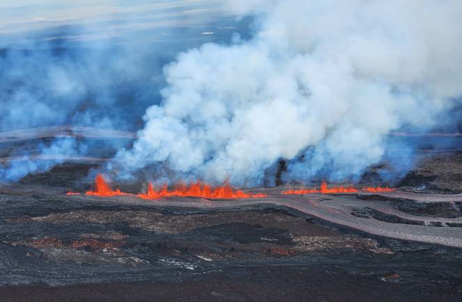 Continua l'eruzione del Mauna Loa