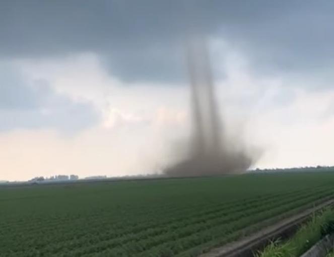 Cronaca meteo. Tornado in Emilia Romagna vicino a Ferrara