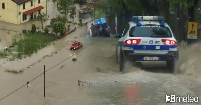 Meteo Storia - Maltempo e alluvione in Emilia Romagna: esondano i fiumi, case sott'acqua, evacuazioni, due vittime - VIDEO
