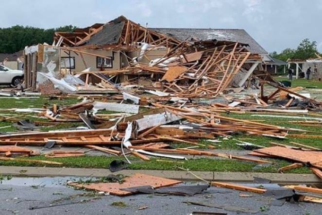 Danni devastanti per una serie di tornado negli USA Instagram/@queencherie_sistaqueen