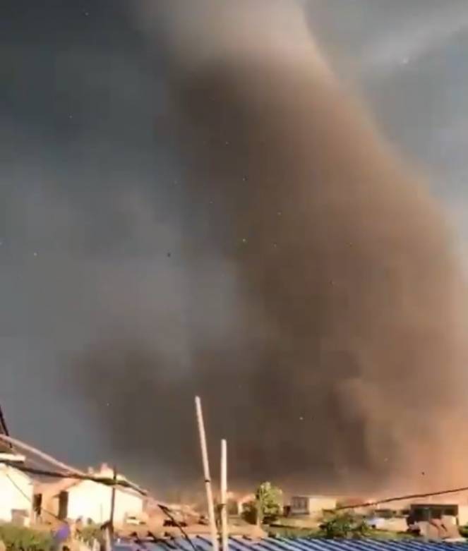 Devastante tornado in Cina