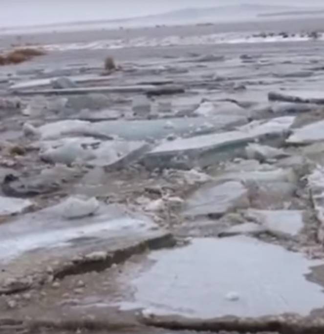 Dinamite per rompere il ghiaccio dei fiumi in Kazakistan