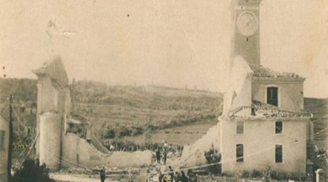 La Chiesa di Selva del Montello(TV), completamente rasa al suolo dall F5 del 24 Luglio 1930: il campanile ha resistito alla furia scatenata del vortice, ma ha subito pesanti danni strutturali.
