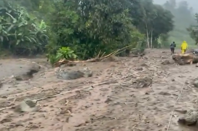 Cronaca meteo. Ecuador, piogge torrenziali mettono in ginocchio la provincia di Chimborazo. Una frana provoca decine di dispersi - Video