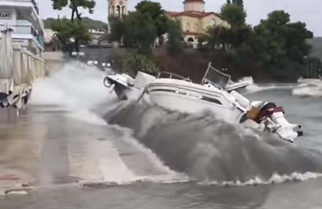 Effetti del ciclone Zorbas sulla costa del Peloponneso (2 Ottobre)