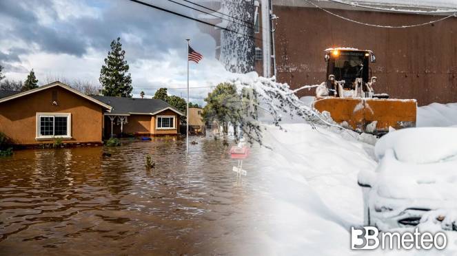 Emergenza maltempo in California tra alluvioni e bufere di neve