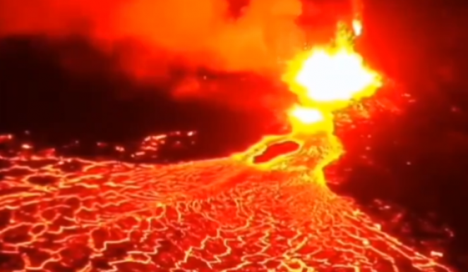 Eruzione Islanda, l'emergenza continua anche se il flusso di lava è diminuito