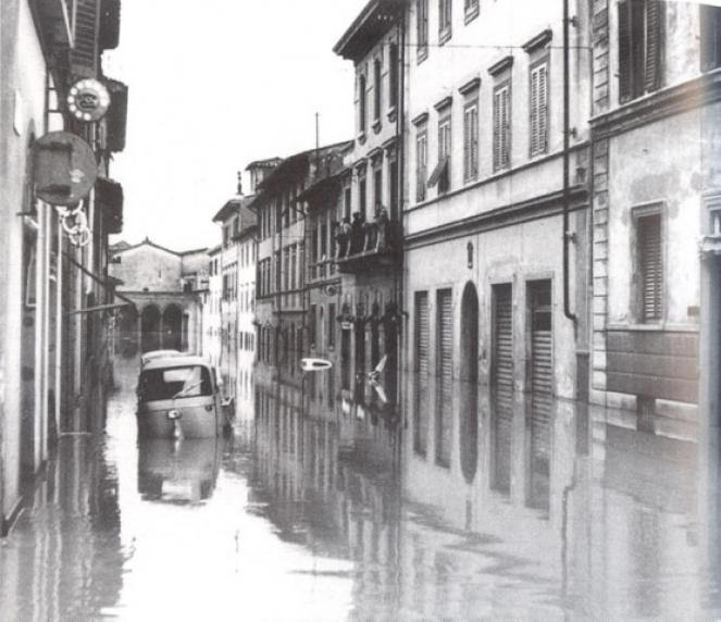 Firenze alluvionata nel 1966