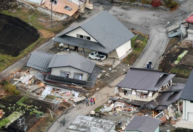 Forte terremoto a Nagano, Giappone. Crollano case