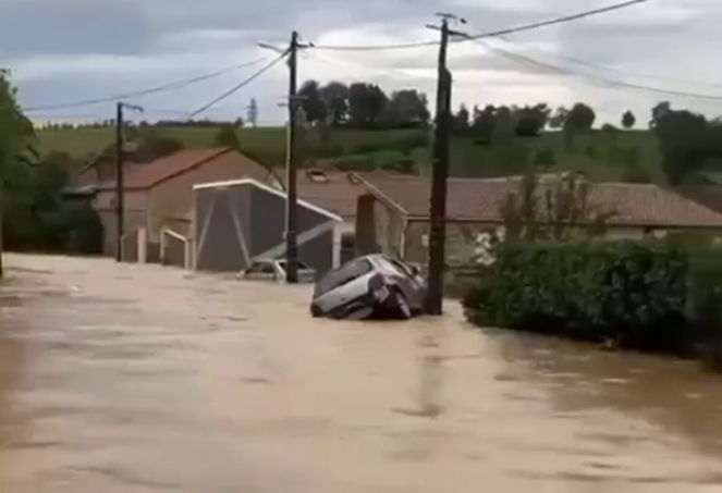 Cronaca meteo. Francia, forti temporali, allagamenti, ingenti danni, 8 feriti e decine di evacuazioni sabato nell'Alta Marna - Foto e video