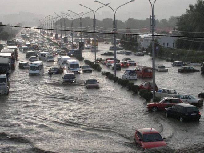 Georgia Tbilisi inondata dalle acqua della Vera, 12 vittime e trenta dispersi