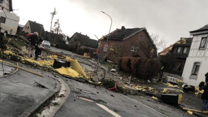 Germania: tornado devasta 30 abitazioni nella regione dell'Eifel (foto twitter Ward Bruggeman )