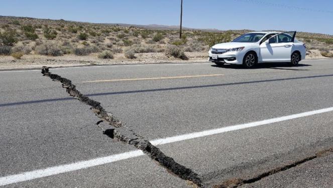 Gli effetti del violento terremoto che ha colpito la California meridionale