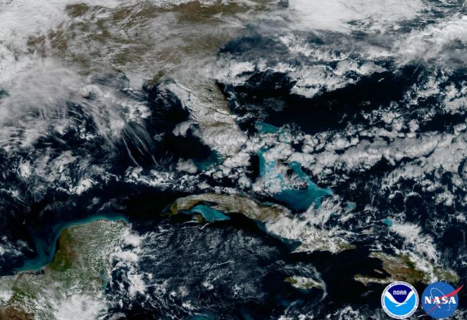 I Caraibi e la Florida con la diversa colorazione delle acque marine. Foto NASA/Noaa