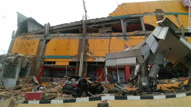 Il bilancio del terremoto che ha colpito l'Indonesia si aggrava di ora in ora