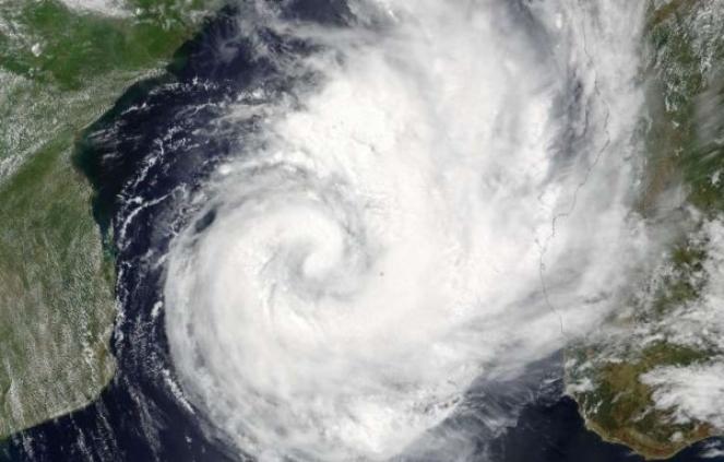 Il ciclone Dineo visto dall'occhio del satellite