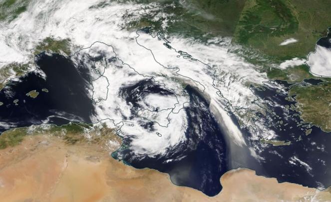 Il ciclone mediterraneo in uno scatto satellitare di ieri 3 Maggio (fonte EOSDIS)