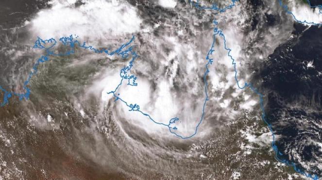 Il ciclone Owen visto dal satellite