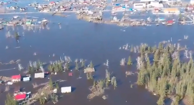 Cronaca meteo. Russia, blocchi di ghiaccio e piogge alluvionali fanno esondare il fiume Lena. E emergenza in Jacuzia - Video