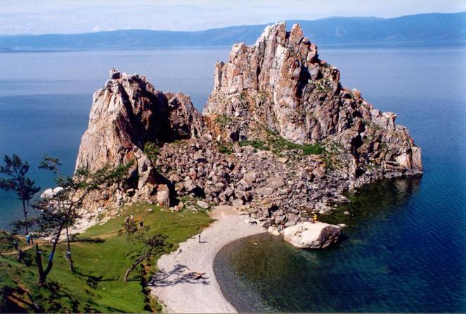 Il Lago Bajkal d'estate (Fonte immagine: wikipedia.it)