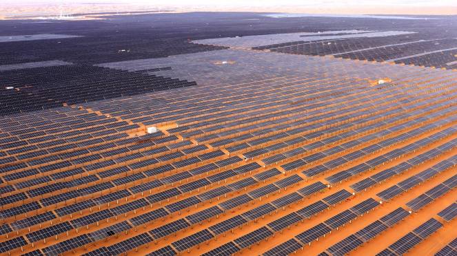 Il più grande parco eolico e fotovoltaico al mondo è stato realizzato dai cinesi