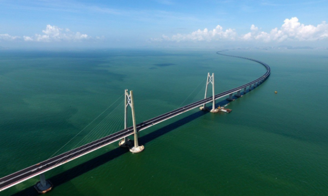 Il ponte più lungo del mondo collega Hong Kong con Macau e Zhuhai in Cina