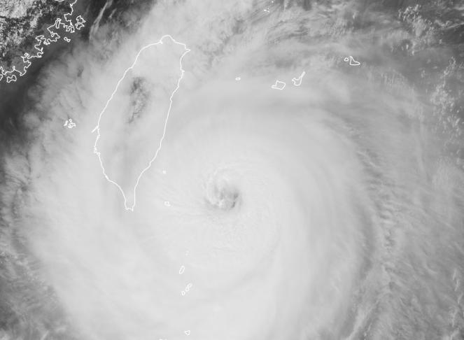 Il super tifone Koinu dal satellite