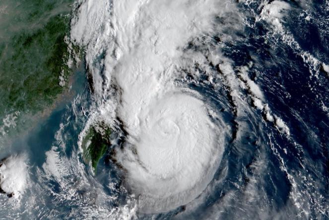 Il tifone Muifa visto dal satellite