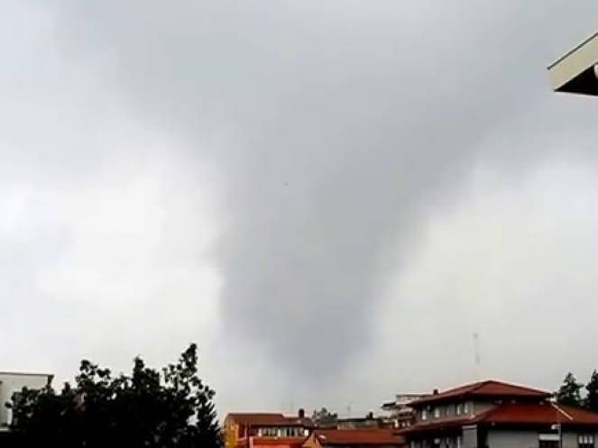 Il tornado di oggi ad Acireale