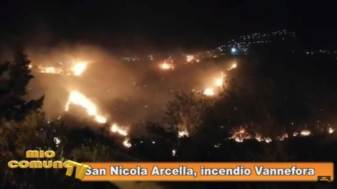 Il vento forte ha alimentato numerosi incendi nella notte in Calabria nel cosentino