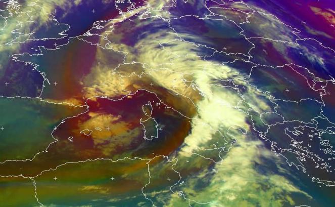 Il vortice in azione sull'Italia visto dal satellite