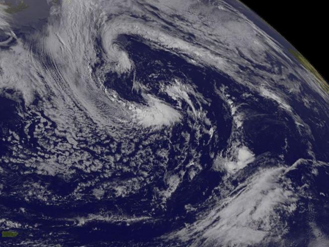  Immagine della tempesta tropicale Arlene, il 21 aprile alle 1145 UTC (07:45 EDT)