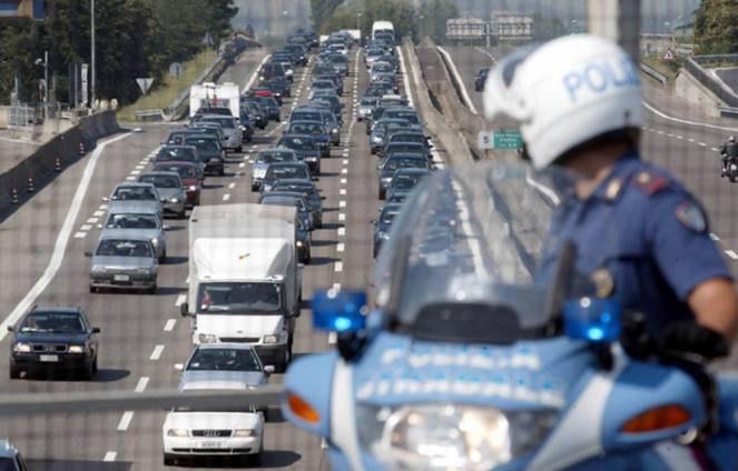 Cronaca diretta - Incidente sulla A1 tra Parma e Fidenza. Autostrada bloccata, interviene l'elisoccorso