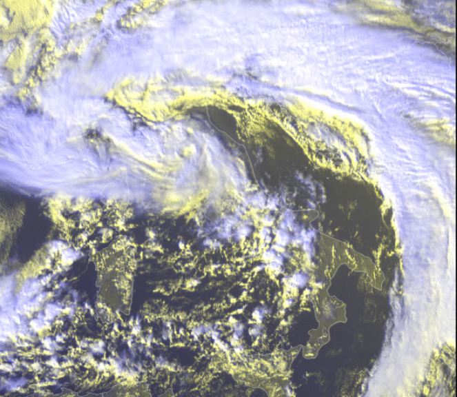 Meteo. Lo spettacolo del vortice ciclonico sull'Italia visto dal satellite meteorologico