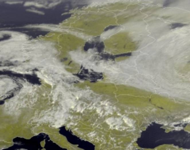 Immagine satellite, si nota la fredda circolazione depressionaria che avvolge la Russia